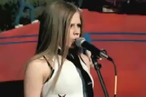 Avril Lavigne nude video